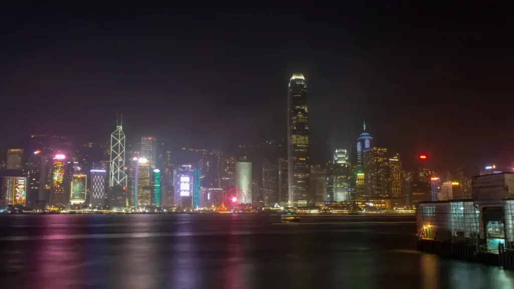 Guia prático para criadores em Moçambique contactarem marcas da República Dominicana no Twitch para unboxings e reviews de PR packages.