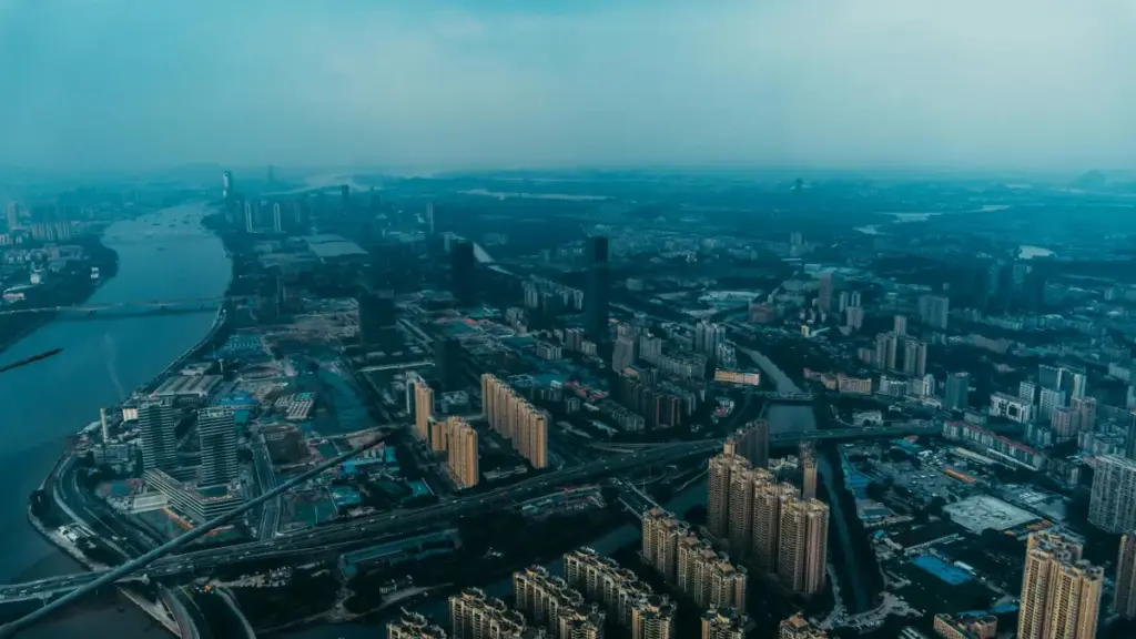 Guia prático para anunciantes em Moçambique que querem formar parcerias longas com criadores indianos (mid‑tier), com tácticas, plataformas e riscos reais.