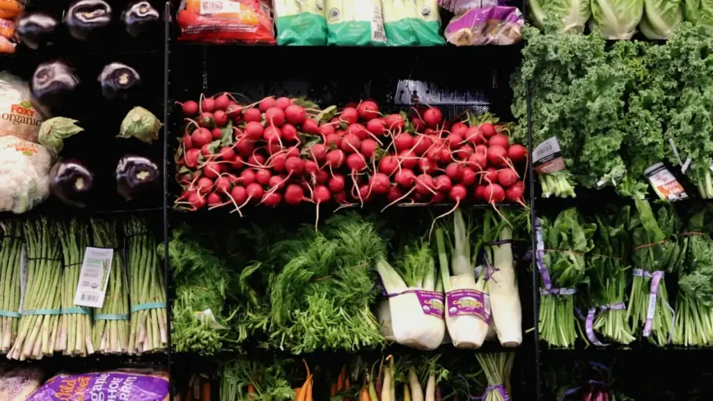 Guia prático para criadores em Moçambique: como contactar marcas tunisinas via Pinterest e vender com links de afiliado — táticas, mensagens, e exemplos reais.