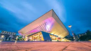 Guia prático para criadores em Moçambique: estratégias reais para abordar marcas espanholas no Douyin e conseguir reviews de plataformas de aprendizagem.