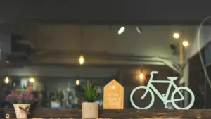 Guia prático para criadores em Moçambique sobre como contactar marcas ucranianas na Lazada, usar vídeo commerce e transformar wardrobe hauls em vendas e parcerias.