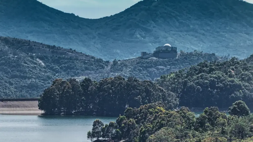 Guia prático para anunciantes em Moçambique encontrarem criadores da Estónia para testar procura de mercado em HBO Max e plataformas de streaming.