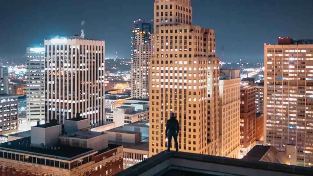 Guia prático para criadores em Moçambique: táticas reais no Facebook para contactar marcas nigerianas, negociar parcerias e virar embaixadora de beleza.