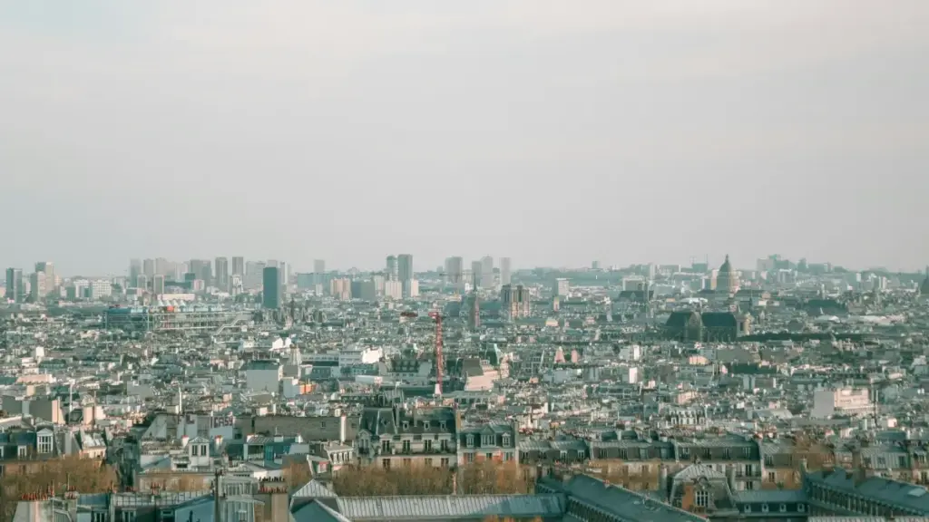 Guia prático para creators em Moçambique que querem abordar marcas portuguesas no LinkedIn e negociar pagamentos fixos (flat‑fee). Dicas de abordagem, proposta, follow‑up e exemplos locais.