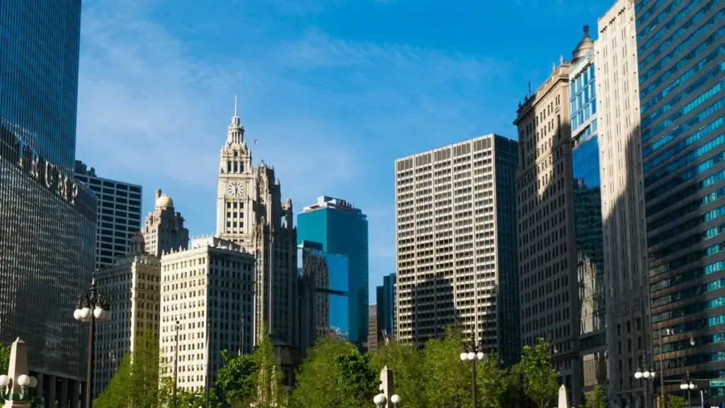 Guia prático para criadores em Moçambique que querem contactar marcas do Bahrain via Disney Plus e produzir vídeos GRWM com chance real de parceria.