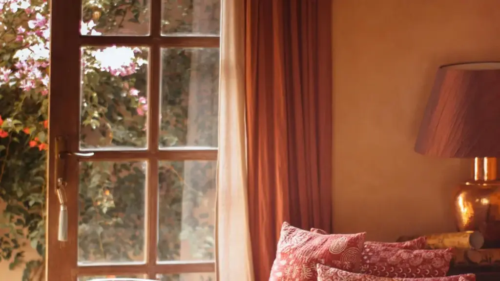 Guia prático para criadores moçambicanos alcançarem marcas da Geórgia no Line e negociar reviews long-form com técnicas de outreach, exemplo de mensagem e dicas de monetização.