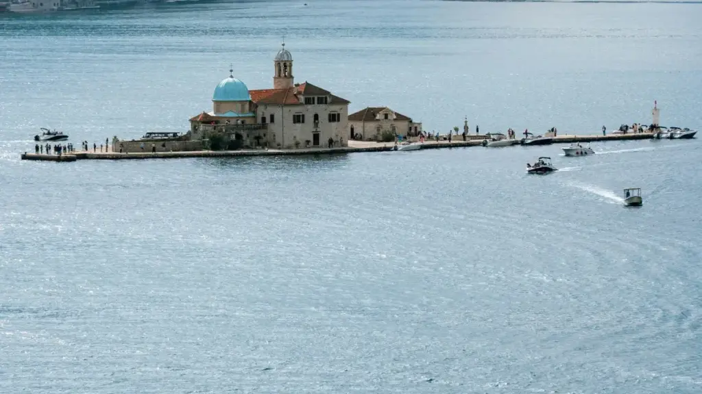 Aprende como encontrar creators do Japão para reviews autênticas no Takatak, reduzir risco de fake engagement e montar colabs que puxam confiança e vendas.